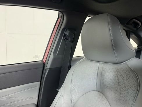 Used 2022 Toyota Avalon Limited w/ Advanced Safety Package image 19