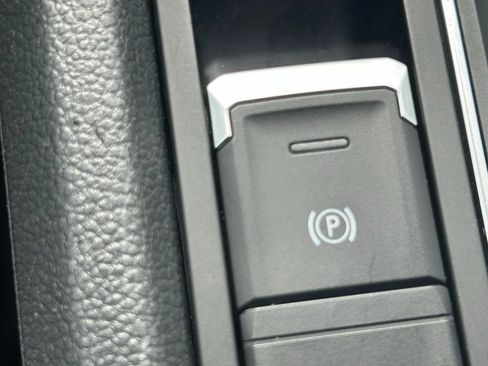 Used 2023 Volkswagen Atlas SE w/ Panoramic Sunroof Package image 52