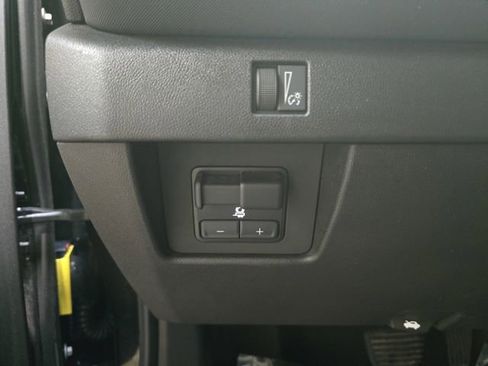 Used 2023 Chevrolet Colorado Z71 w/ Z71 Convenience Package 2 image 29