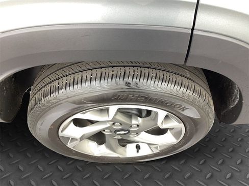 Used 2024 Chevrolet Trax LT w/ LT Convenience Package image 24