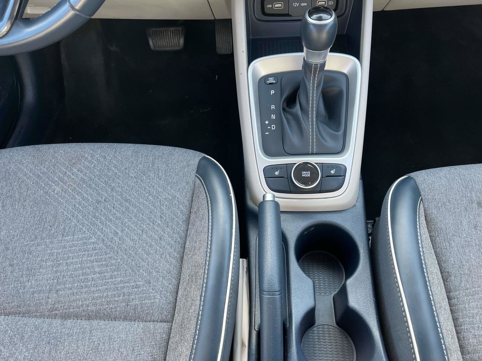 Used 2022 Hyundai Venue Limited FWD image 14