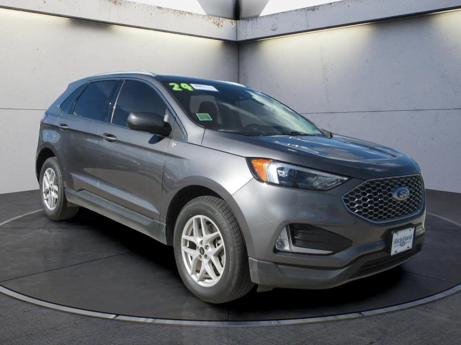 Used 2024 Ford Edge SEL w/ Convenience Package AWD/4WD image 2