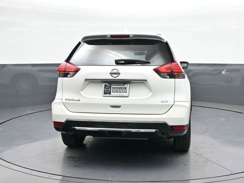 Used 2017 Nissan Rogue S image 6