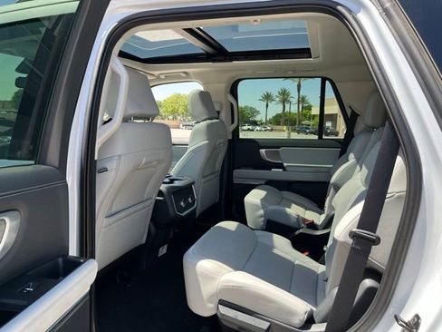 Used 2025 Ford Expedition Platinum AWD/4WD image 24