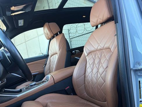 Used 2024 BMW X7 xDrive40i w/ M Sport Package AWD/4WD image 6