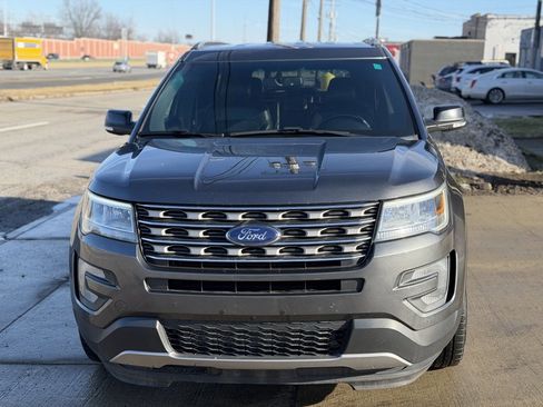 Used 2017 Ford Explorer XLT w/ Equipment Group 202A image 2