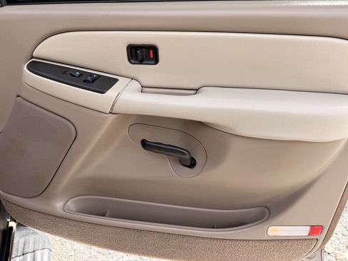 Used 2003 Chevrolet Suburban 2WD image 18