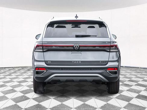 Used 2025 Volkswagen Taos SE image 11