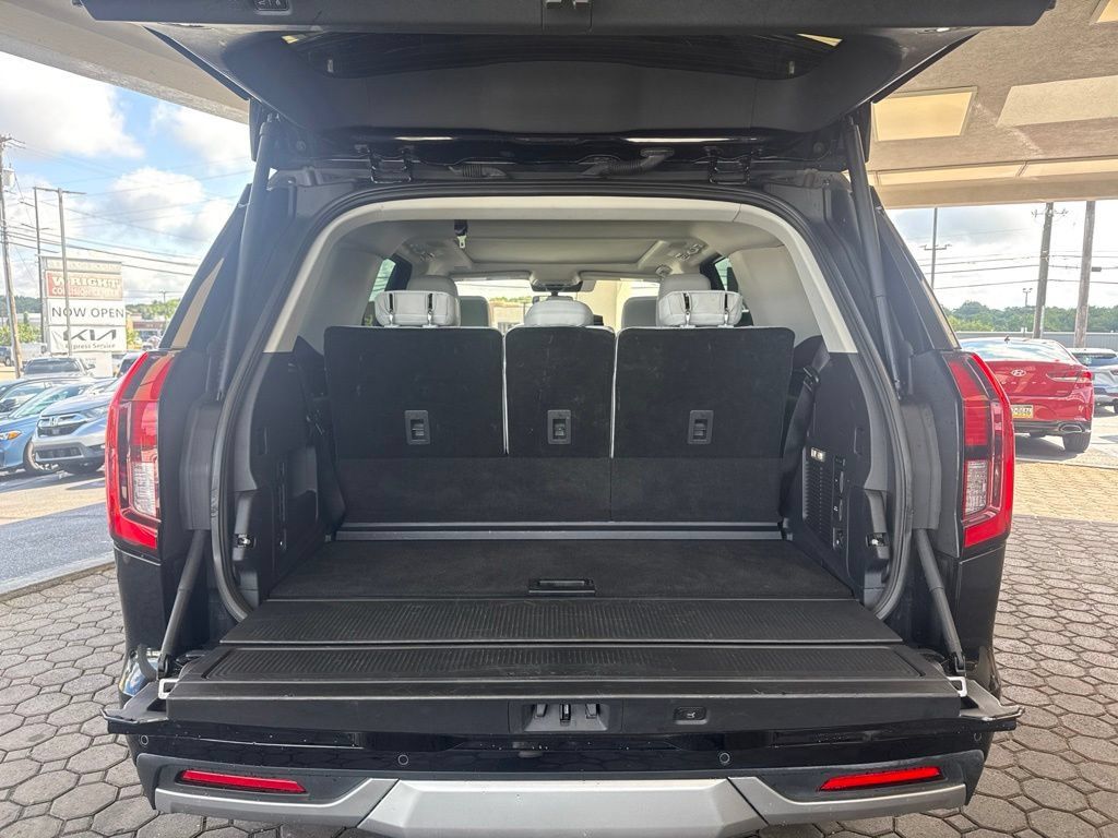 Certified 2025 Ford Expedition Platinum w/ Driver's Package AWD/4WD image 8