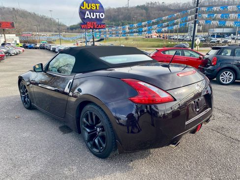Used 2016 Nissan 370Z Touring image 5
