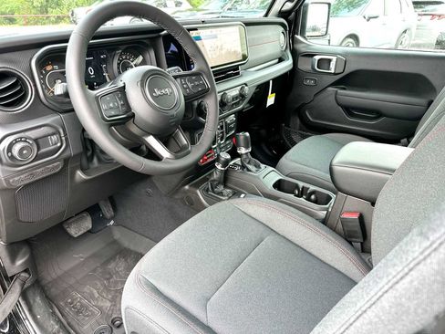 New 2026 Jeep Wrangler Unlimited Rubicon AWD/4WD image 18