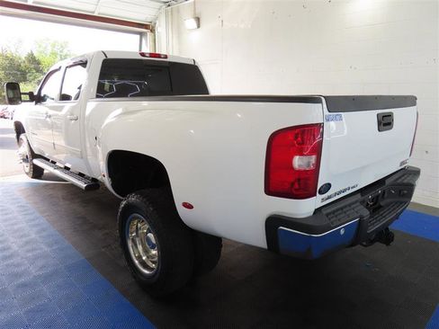 Used 2011 GMC Sierra 3500 SLT w/ SLT Convenience Package AWD/4WD image 4