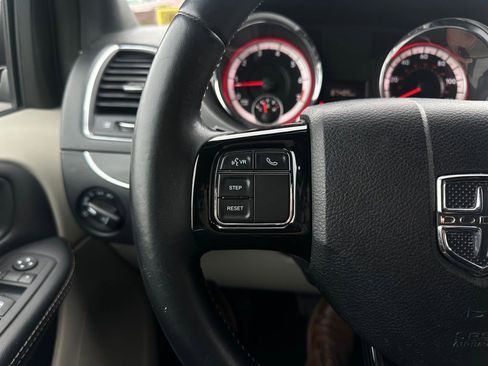 Used 2019 Dodge Grand Caravan SXT FWD image 17