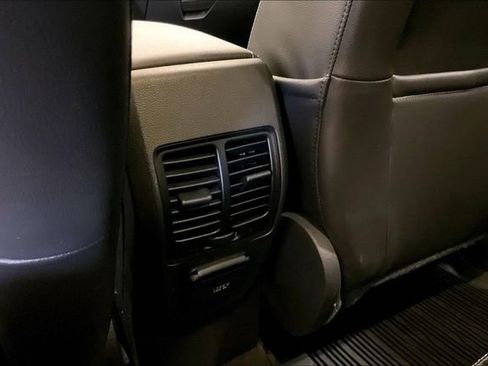 Used 2017 Ford Escape Titanium image 33