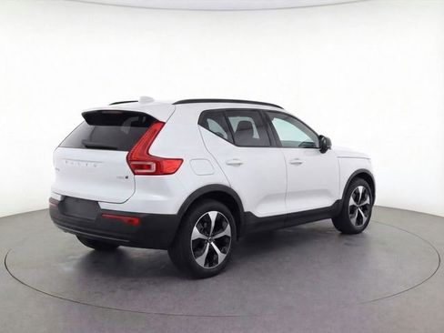 New 2026 Volvo XC40 B5 Plus w/ Protection Package Premier image 35