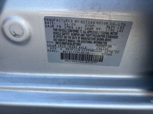 Used 2025 Nissan Versa SV image 27