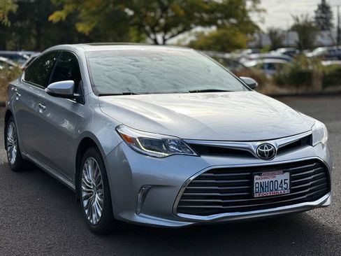 Used 2017 Toyota Avalon Limited w/ All Weather Liner Package FWD image 7