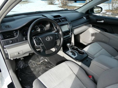 Used 2014 Toyota Camry LE image 10