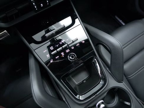 Certified 2025 Porsche Cayenne S AWD/4WD image 26