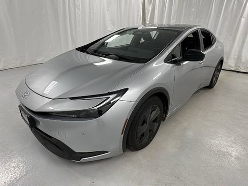 Used 2024 Toyota Prius LE image 7