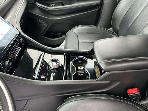 Used 2023 Jeep Grand Cherokee Limited w/ Luxury Tech Group II image 31