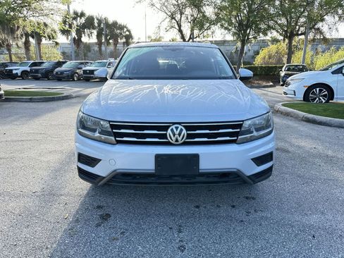 Used 2018 Volkswagen Tiguan SE w/ Panoramic Sunroof Package image 8