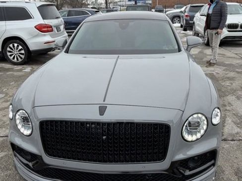 Used 2022 Bentley Flying Spur V8 image 2