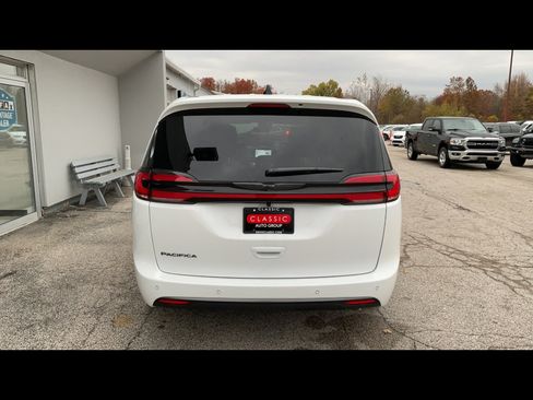 New 2026 Chrysler Pacifica Select image 6