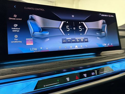 Certified 2023 BMW i7 xDrive60 w/ Parking Assistance Package AWD/4WD image 26