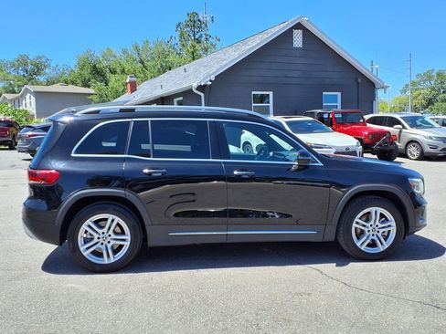 Used 2023 Mercedes-Benz GLB 250 4MATIC w/ Premium Package image 8