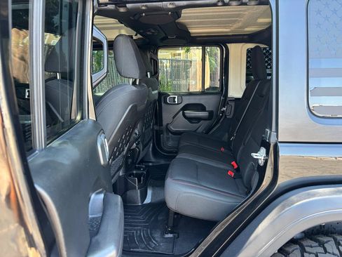 Used 2018 Jeep Wrangler Unlimited Rubicon AWD/4WD image 6