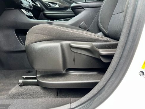 Used 2024 GMC Terrain SLE FWD image 13