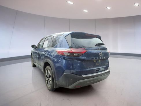 Used 2023 Nissan Rogue SV image 3