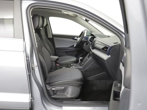Used 2023 Volkswagen Taos SE w/ Panoramic Sunroof Package AWD/4WD image 18
