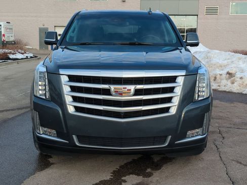 Used 2019 Cadillac Escalade ESV Luxury image 3