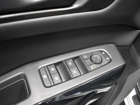 New 2025 Nissan Pathfinder SV image 15