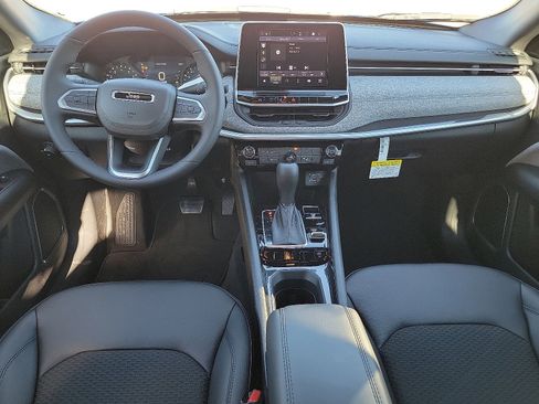 New 2026 Jeep Compass Latitude image 9