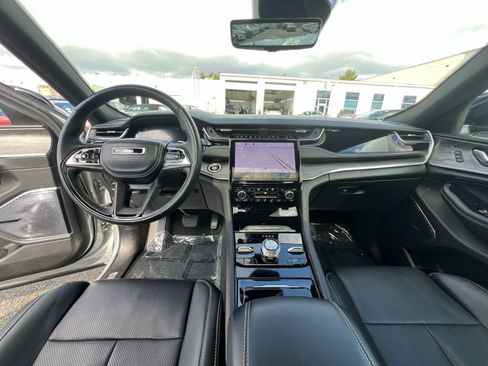 Used 2023 Jeep Grand Cherokee Overland w/ Adv Protech Group III image 23