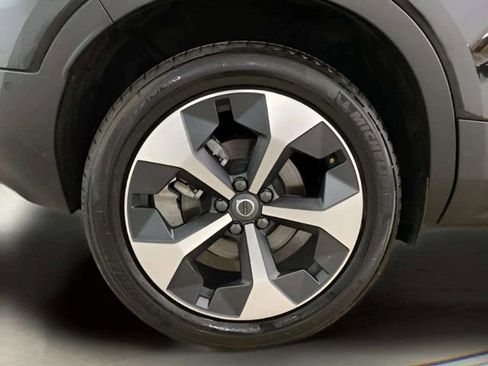 Used 2025 Volvo XC40 B5 Plus image 99