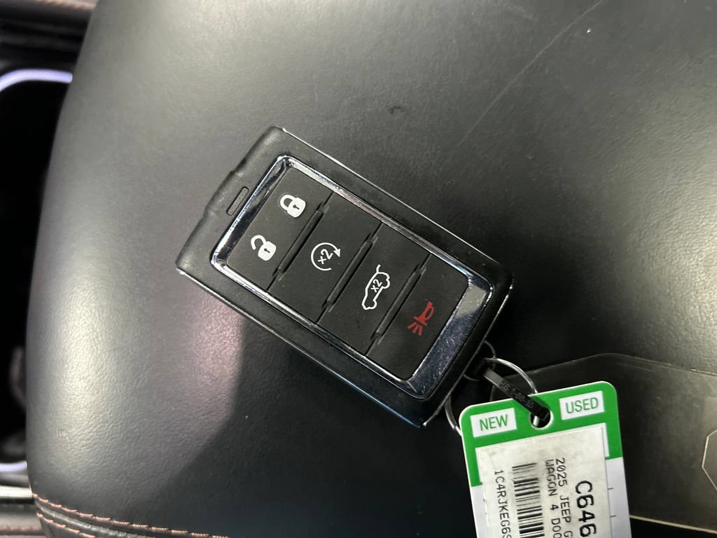 Used 2025 Jeep Grand Cherokee L Summit AWD/4WD image 22