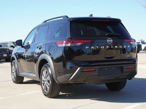 Used 2024 Nissan Pathfinder SV image 7