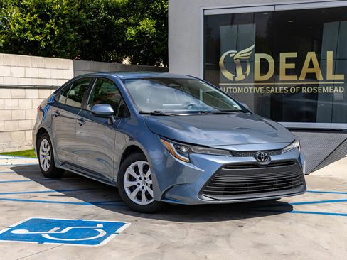 Used 2023 Toyota Corolla LE FWD image 2