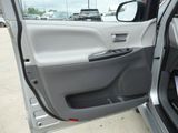 Used 2020 Toyota Sienna LE image 4