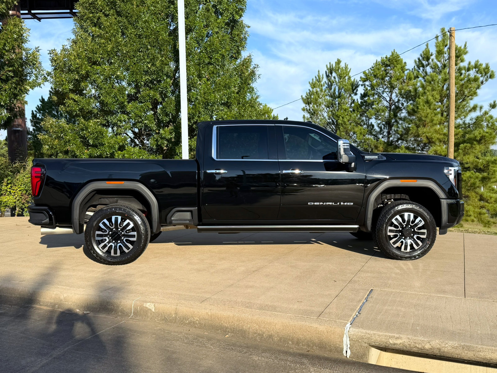 Used 2026 GMC Sierra 2500 Denali Ultimate AWD/4WD image 7