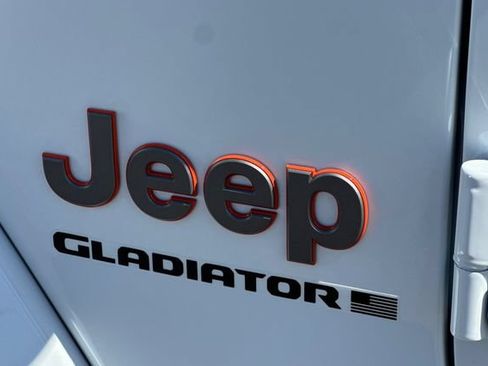 New 2026 Jeep Gladiator Mojave w/ Steel Bumper Group AWD/4WD image 24