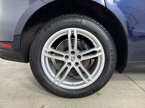 Certified 2022 Porsche Macan AWD/4WD image 16
