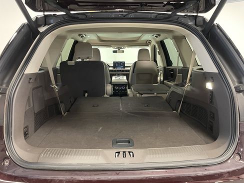 Used 2023 Lincoln Aviator AWD w/ Premium Package image 29