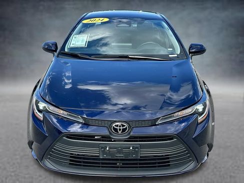 Used 2024 Toyota Corolla LE FWD image 2