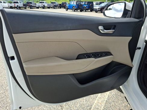 Used 2021 Hyundai Accent SEL FWD image 12