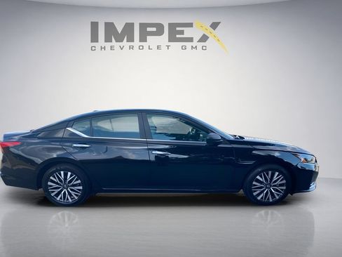 Used 2025 Nissan Altima 2.5 SV FWD image 6